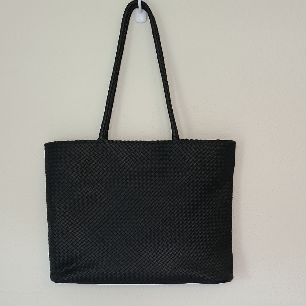 Quince Black Textured Tote Bag for Everyday Use